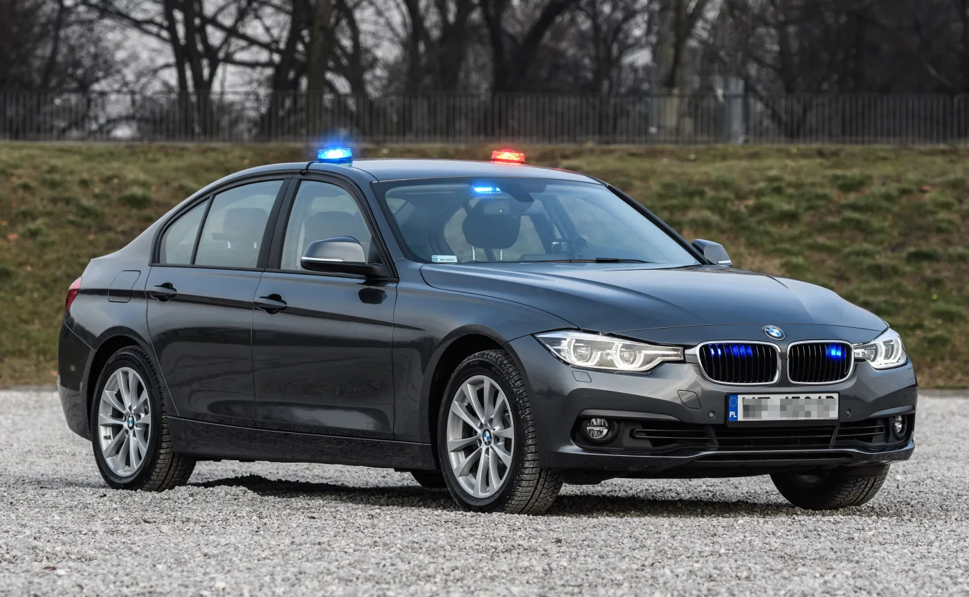 nieoznakowane-bmw-policji-37904951.jpg