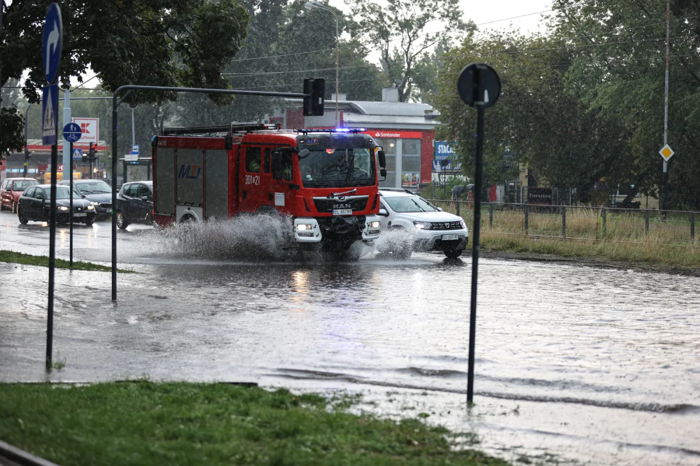 W całym kraju temperatura około 30 stopni. Możliwe burze z gradem [PROGNOZA NA SOBOTĘ]