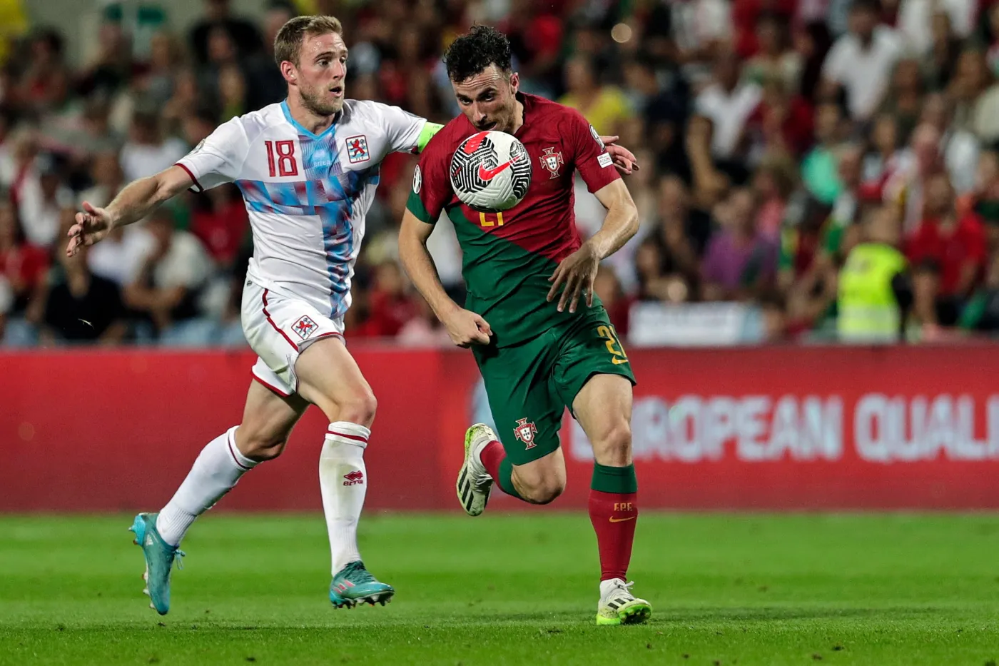 Diogo Jota i Laurent Jans