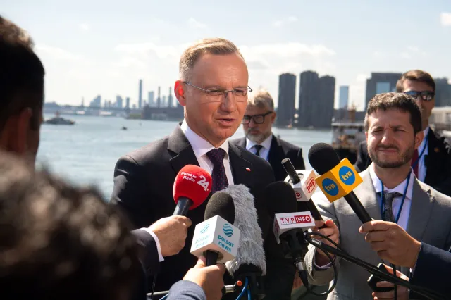 Dwa osobne spotkania. Duda jednak nie rozmawiał bezpośrednio z Zełenskim