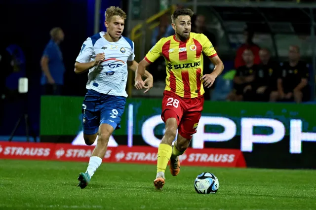 Pięć goli w Mielcu. Stal przegrała u siebie z Koroną [WIDEO]