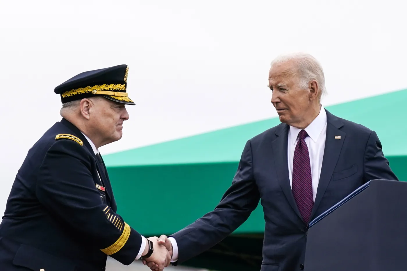 Wyraźna aluzja gen. Milleya? Biden był wzruszony, Milley "zakończył służbę"