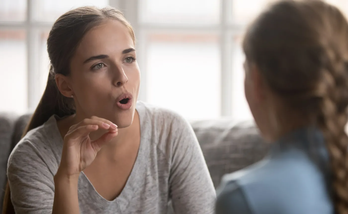 Giełkot to NIE lenistwo czy brak inteligencji! To musisz wiedzieć o tym zaburzeniu mowy