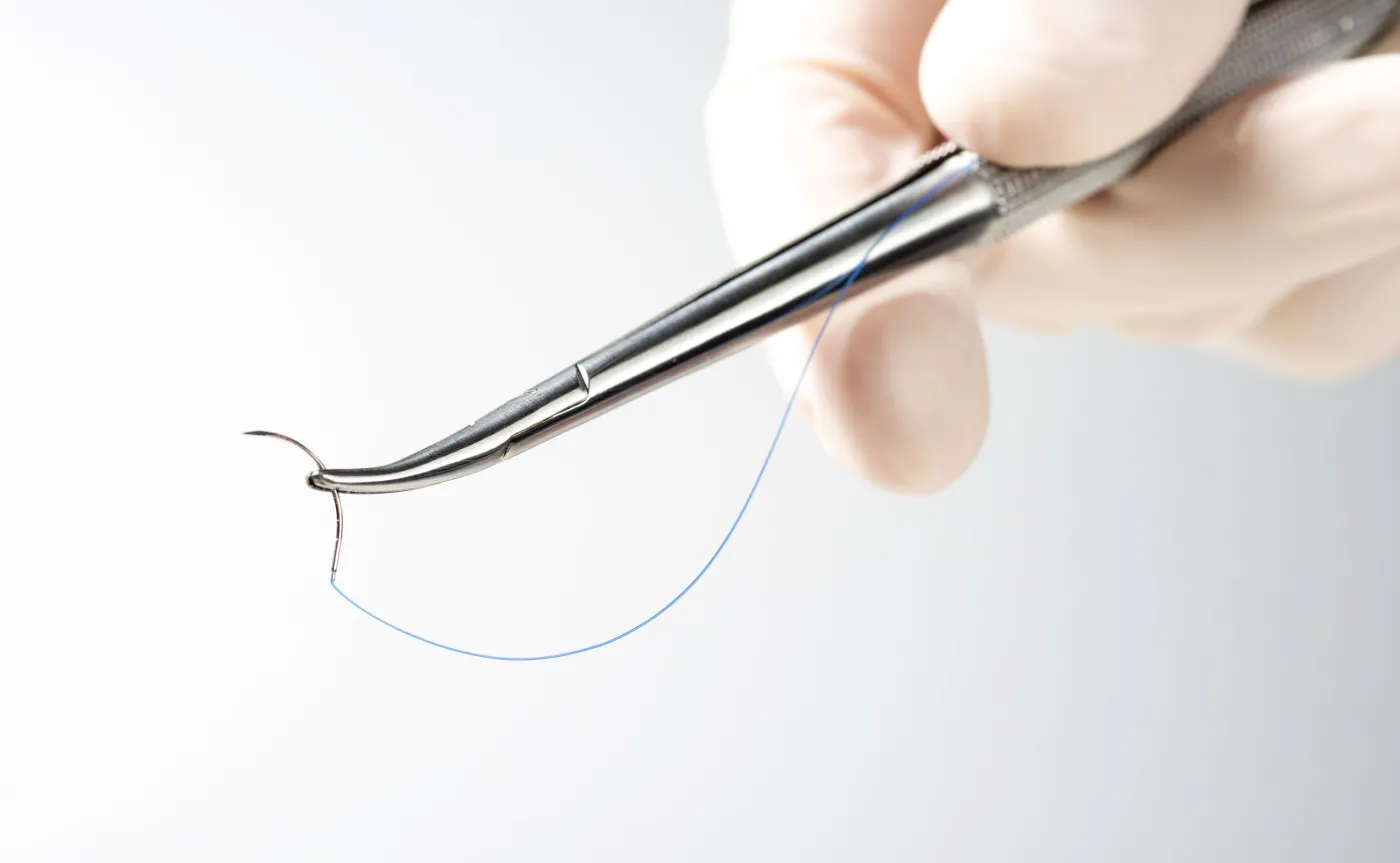 Szew chirurgiczny, operacja, chirurg