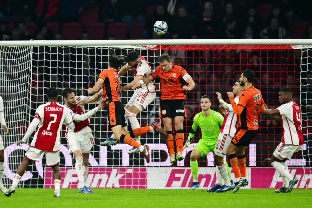 Efekt nowej miotły zadziałał. Ajax wygrał pierwszy mecz pod wodzą van t 'Schipa