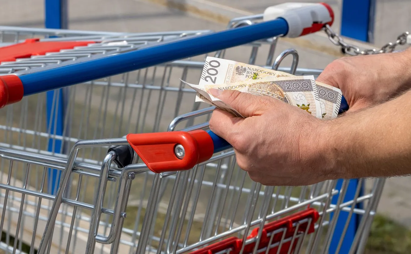 Inflacja znów rośnie. Transport i odzież ciągnęły ceny w górę
