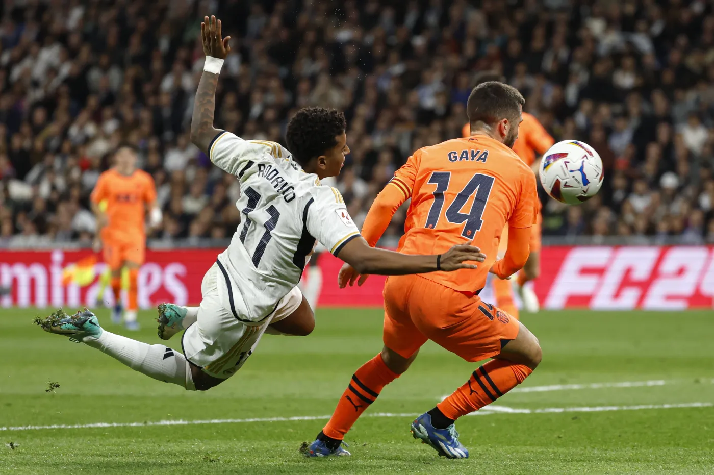 Real Madryt "rozjechał" Valencię. "Królewscy" wiceliderem tabeli [WIDEO]