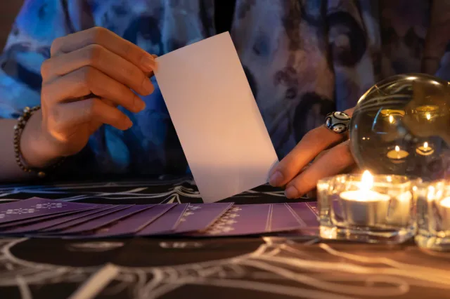 Boom na na usługi mistyków i jasnowidzów. Rosjanie szukają "magicznej  pigułki" na ich problemy