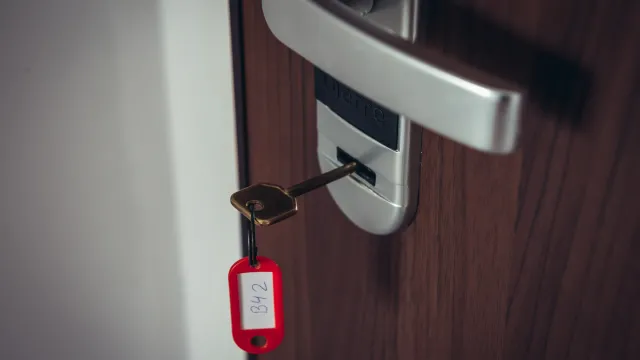 Wynajęła mieszkanie i ma duży kłopot. Jak pozbyć się uciążliwych lokatorów?