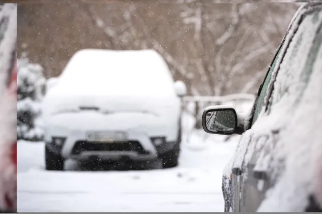 Co grozi za nieodśnieżony samochód? Kierowcy muszą uważać, bo kary są wysokie
