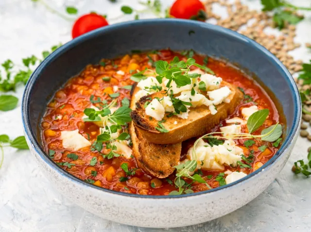 Najlepsze na zimowy obiad. Rozgrzewające i aromatyczne zupy [PRZEPISY]