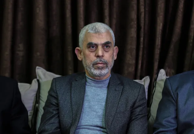 Szef Hamasu uciekł z Gazy. Ukrył się w konwoju sanitarnym