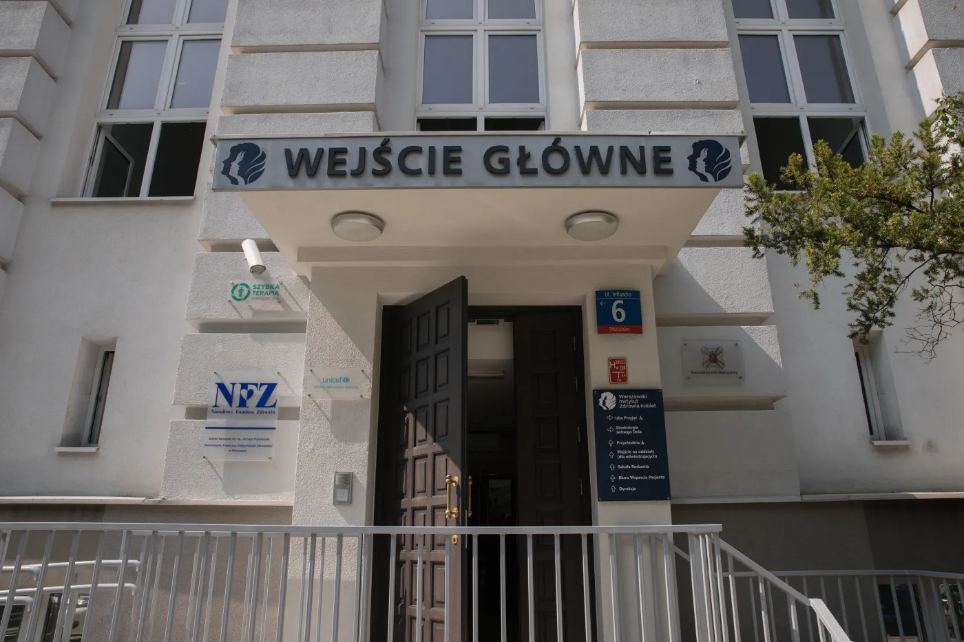 Warszawa. Pożar w szpitalu położniczym. Ewakuowano pacjentki z noworodkami i dwóch ojców