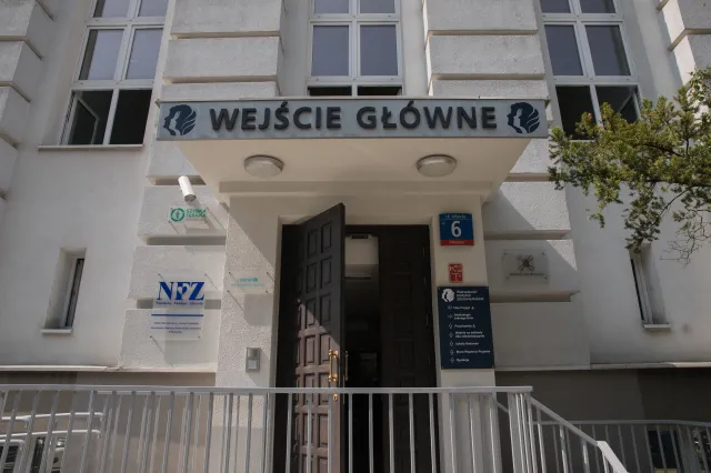 Warszawa. Pożar w szpitalu położniczym. Ewakuowano pacjentki z noworodkami i dwóch ojców