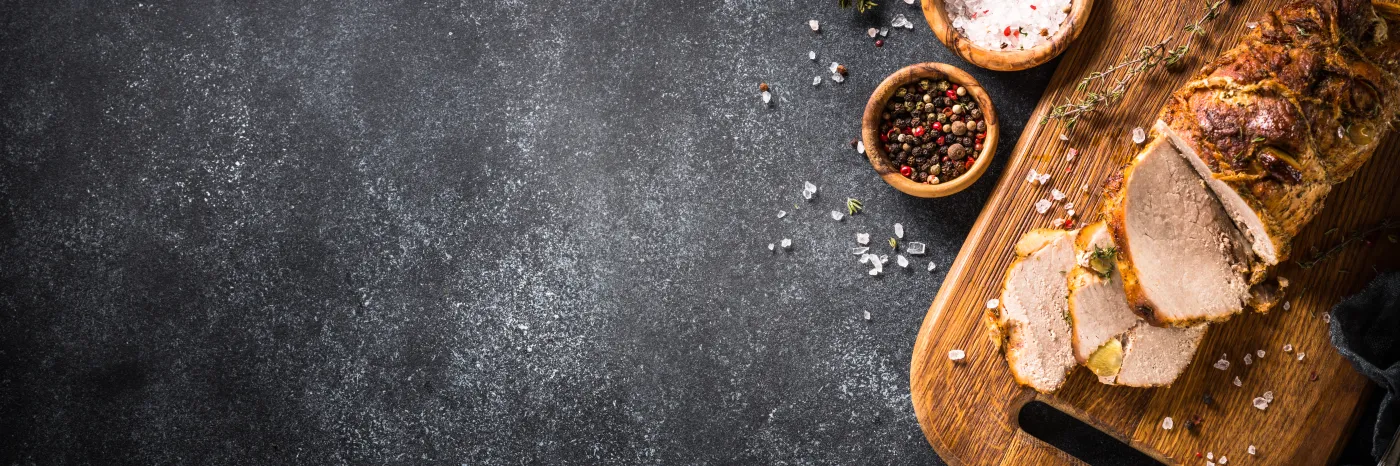 Soczysta pieczeń ze schabu. Zachwyci cię ten trik z masłem