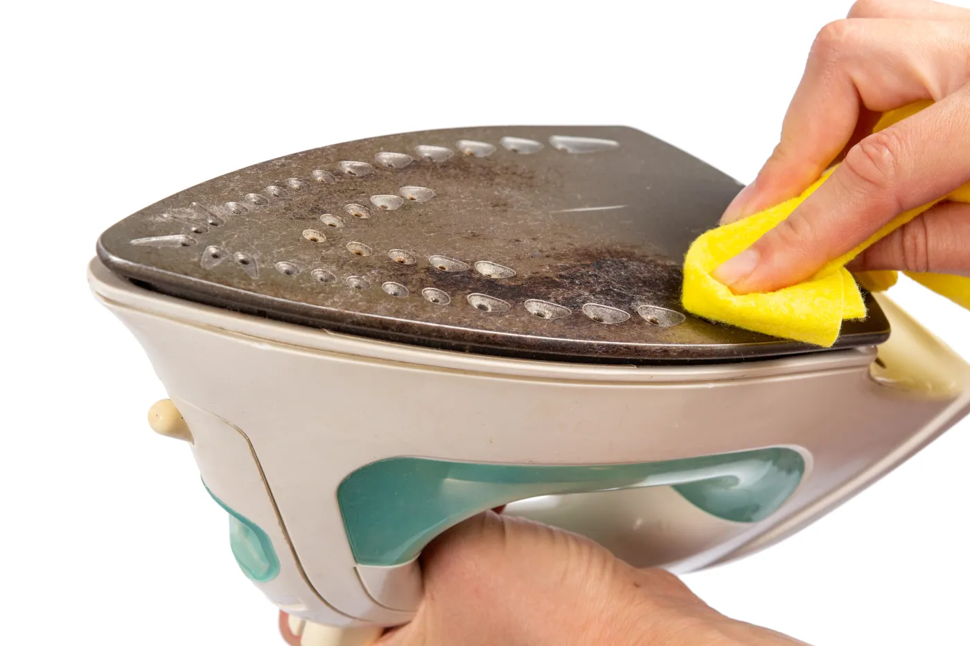 Jak wyczyścić brudne żelazko? Wystarczy ocet i sok z cytryny [SPRAWDZONE SPOSOBY]