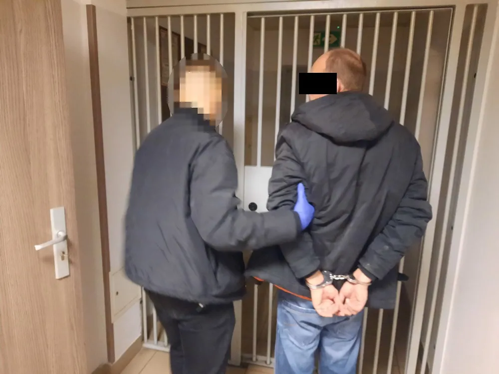 Pijani rodzice i głodny trzylatek. Babcia usłyszała płacz wnuka, interweniowały służby