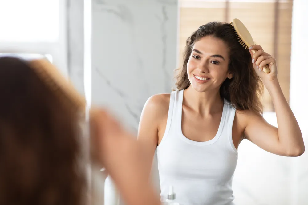 Chcesz odżywić, wygładzić i dodać włosom blasku? Wypróbuj ten prosty trik