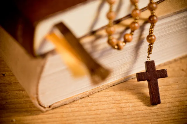 Polacy chcą religii w szkołach? "Taki jest trend". SONDAŻ