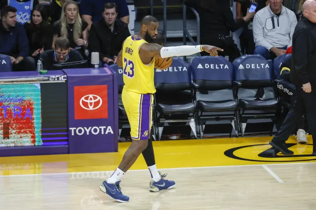 Liga NBA. LeBron James poczuł gorycz porażki w dniu urodzin