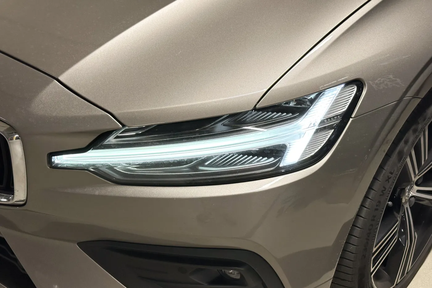 Ukryta funkcja świateł w samochodzie. Ma ją wiele nowych aut