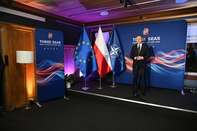 Duda: Rosja może odbudować swój potencjał do poziomu groźnego dla NATO