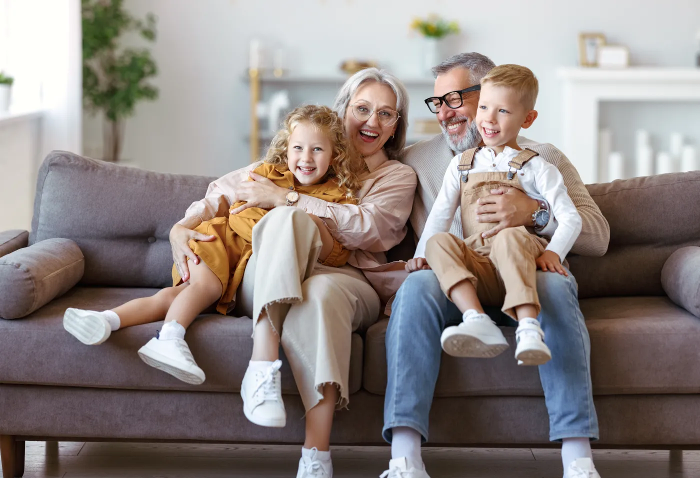 Życzenia na Dzień Babci i Dziadka 2024: Piękne i wzruszające gotowe wierszyki [PRZYKŁADY]