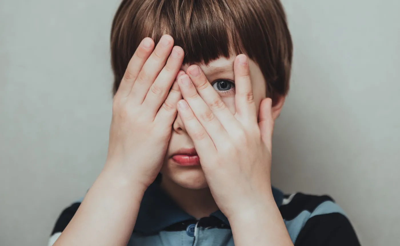 Podkrążone oczy u dziecka - czy to groźne i jak reagować?