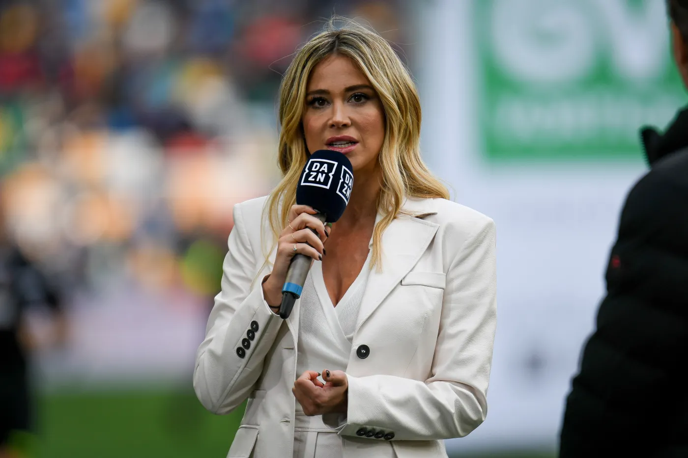 Bramkarz, który zasłynął błędami w finale Ligi Mistrzów zaręczył się z najpiękniejszą dziennikarką sportową