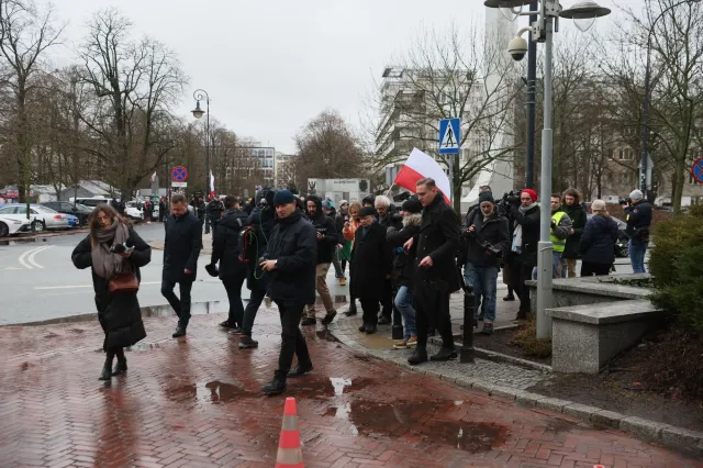 Wąsik i Kamiński będą mieli nowe problemy? Kancelaria Sejmu sprawdza awanturę przed budynkiem