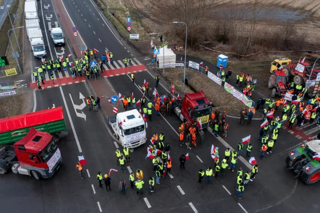Rolnicy czują się oszukani przez rząd Tuska. Chcą przedłużyć protest