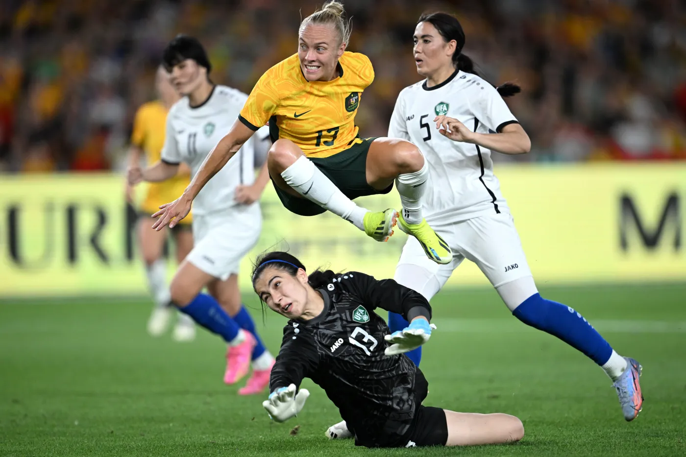 Ładne dziewczyny nie grają w piłkę nożną? One temu zaprzeczają