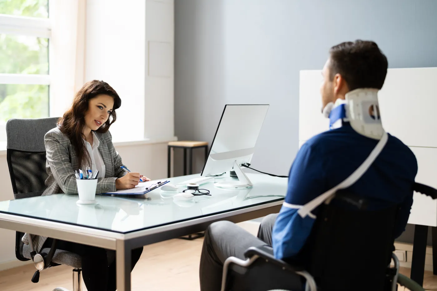 Od kwietnia ZUS wypłaca 1431 zł. Ma 14 dni na wydanie decyzji