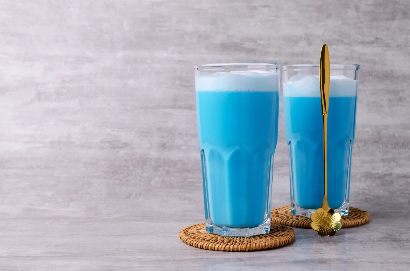 "Smerfowy koktajl". Bajecznie prosty sposób na odchudzanie [PRZEPIS]