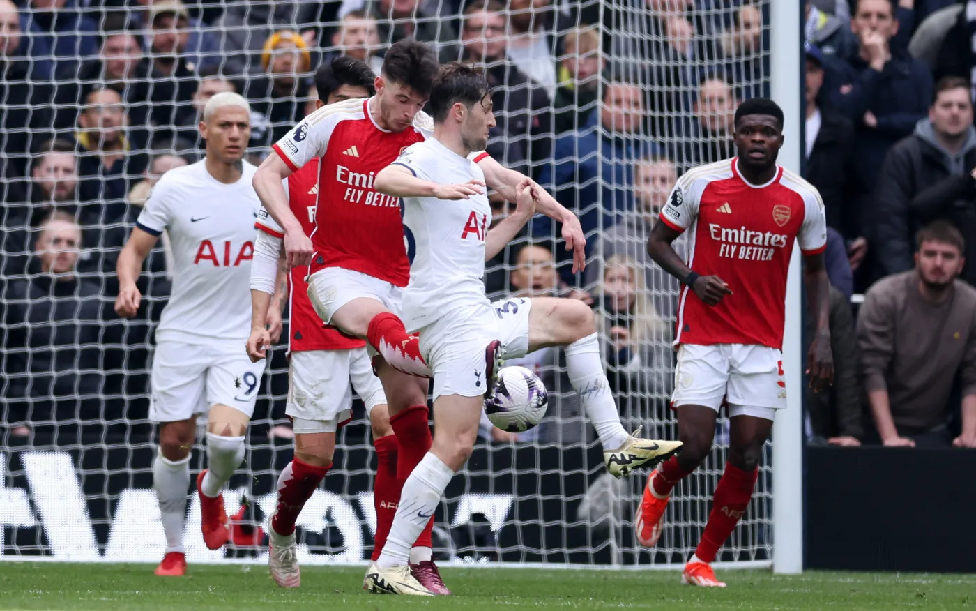Koszmarny błąd bramkarza Arsenalu. To był prezent dla Cristiana Romero [WIDEO]