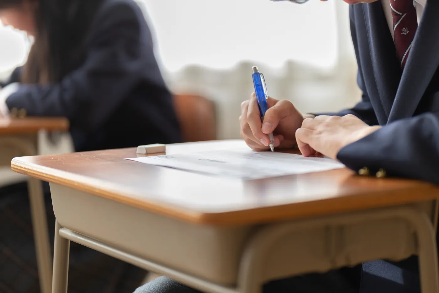 Matura 2025. Czy można mieć telefon na sali podczas egzaminu? CKE odpowiada