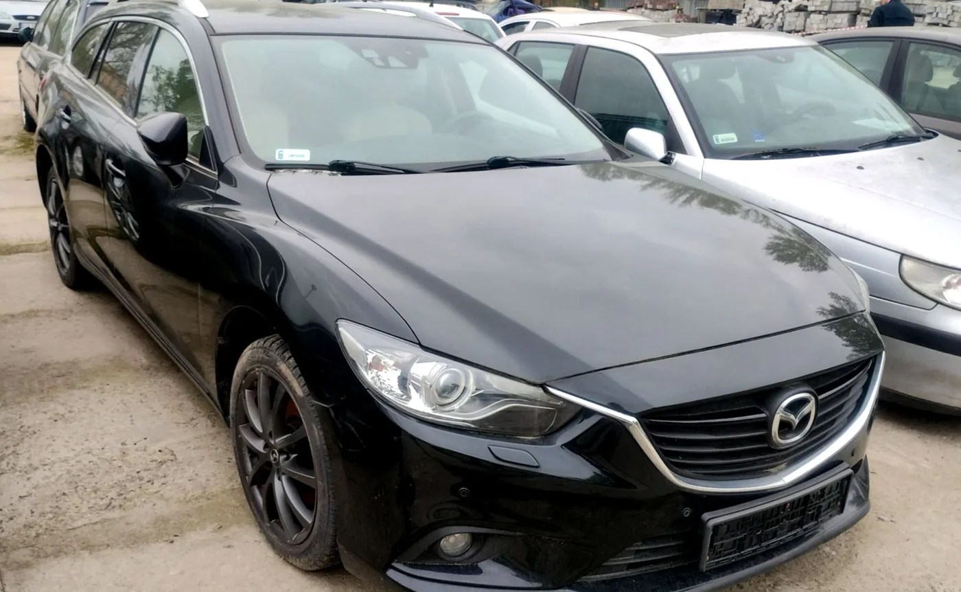 Mazda 6 za pół ceny, po Mercedesa nikt się nie zgłosił. ZDM sprzedaje 41 porzuconych aut