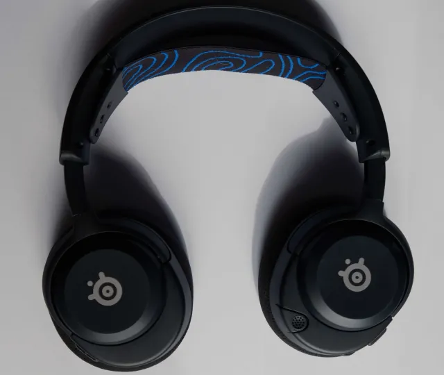 Takiej funkcji inne słuchawki nie mają. Recenzja SteelSeries Arctis Nova 5P