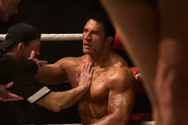 Dwayne Johnson nie do poznania. On ma włosy!