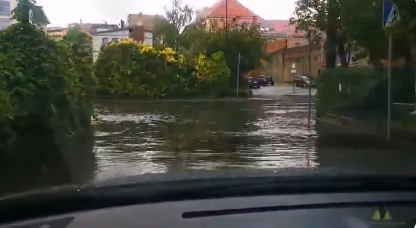 Gwałtowna ulewa w Kędzierzynie-Koźlu. Zalany oddział ratunkowy szpitala