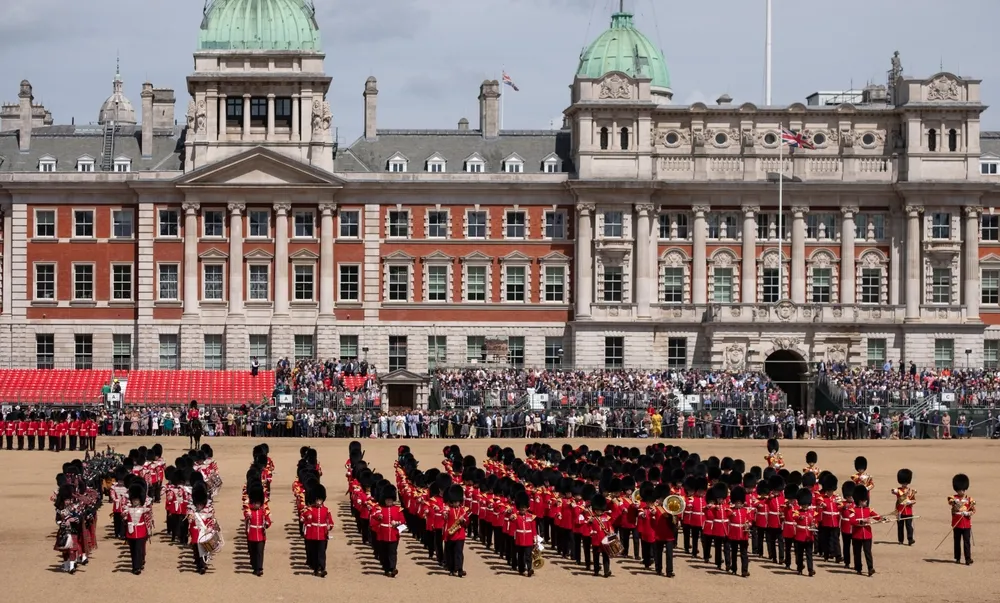 London,Uk,,June,2022.,Uniformed,Guardsmen,And,Women,In,Black