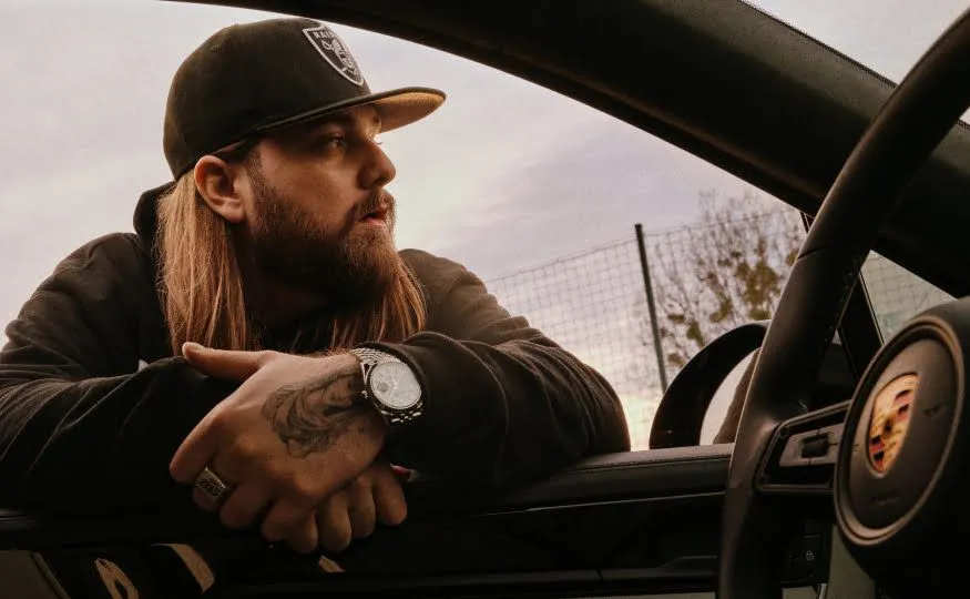 Polski raper pokazał spersonalizowanego SUV-a Porsche. To trzeba zobaczyć