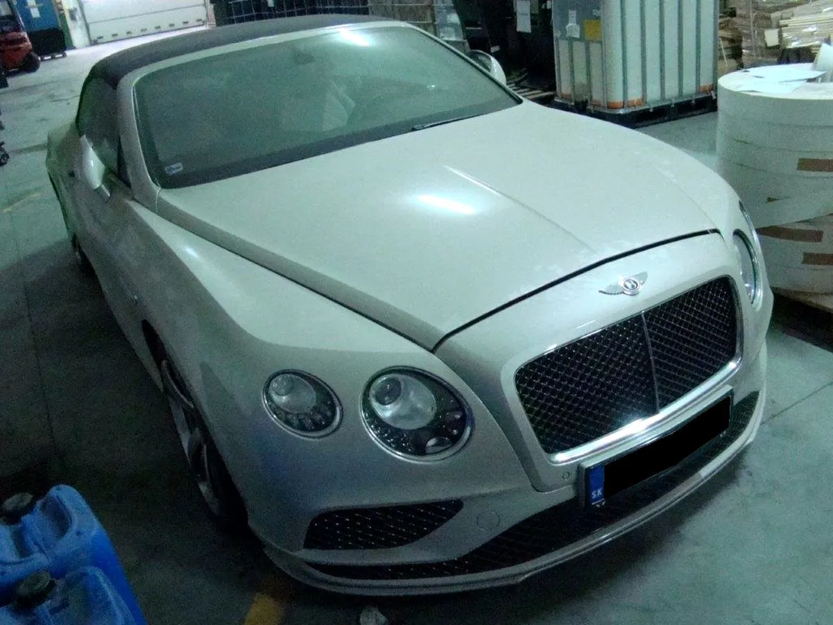 bentley-continental-gtc-38248168.jpg