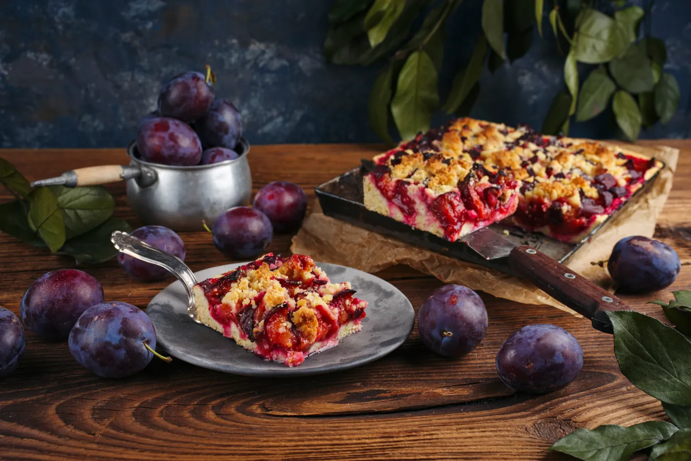 Traditional,German,Zwetschgenkuchen,With,Sliced,Plums,And,Crumbles,Served,As