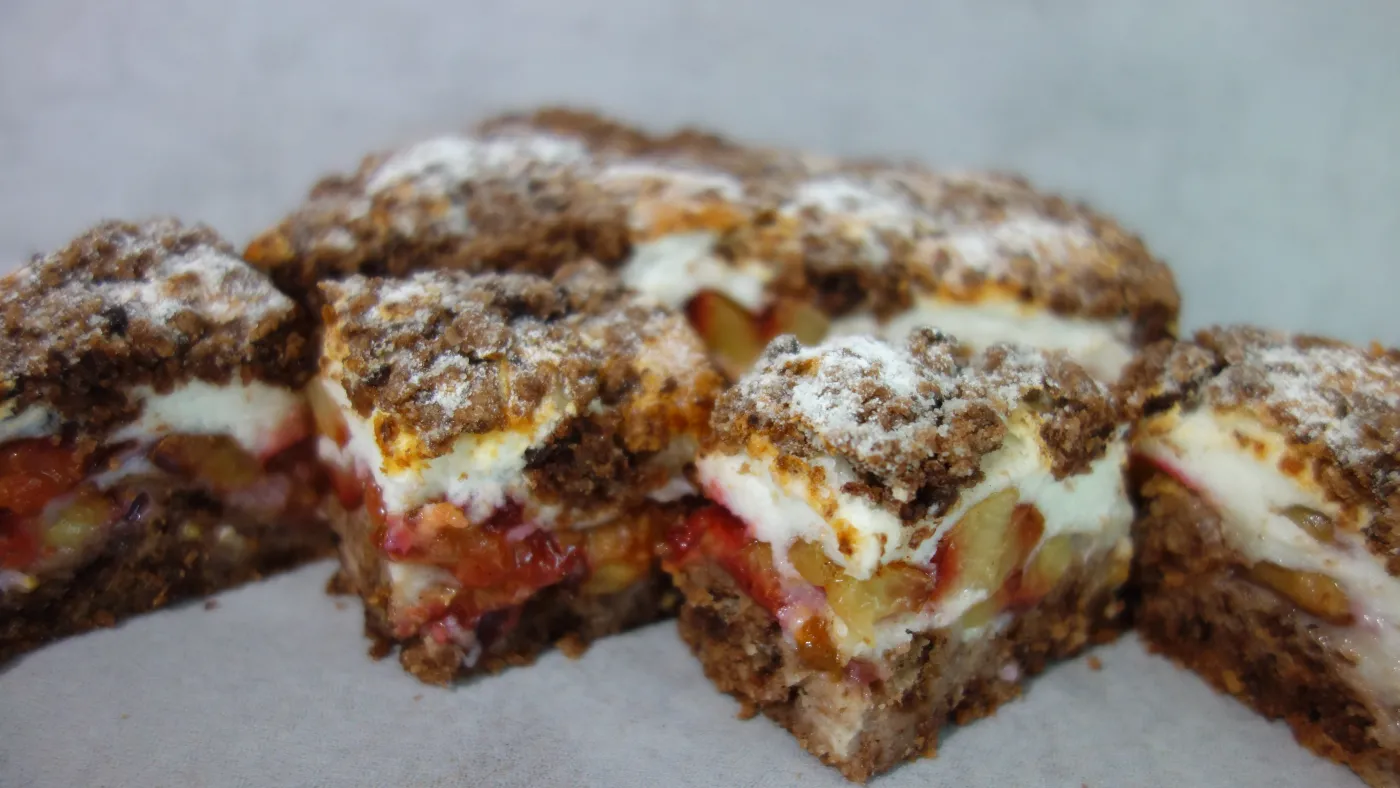 Ciasto śliwkowe z rewelacyjną polewą. Przepyszny przepis od Heni Foks