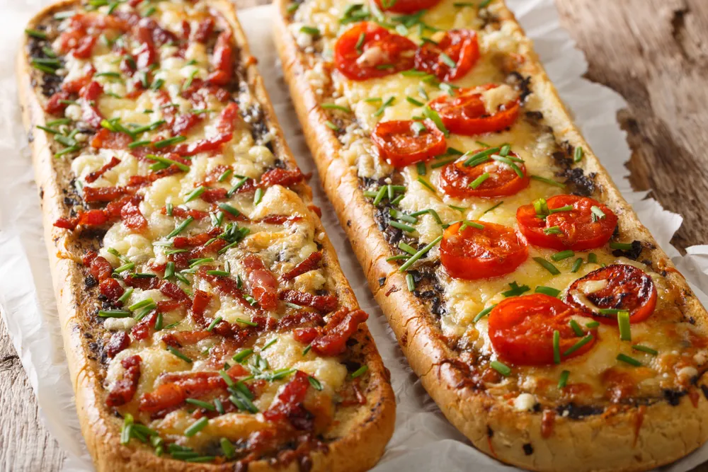Close-up,Pizza,Sandwiches,With,Bacon,,Mushrooms,,Tomatoes,And,Cheese,On