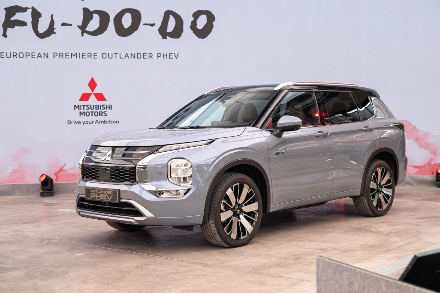 mitsubishi-outlander-phev-38306325.jpg
