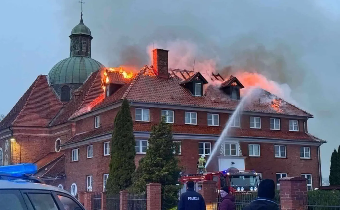 Pożar w klasztorze redemptorystów. Ogień strawił dach