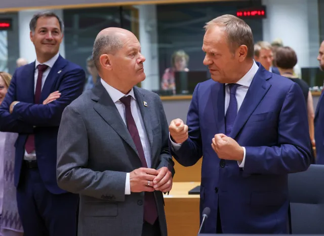 Francuski dziennik pisze o "uderzającej decyzji" Tuska. "Chce obejść się bez Niemiec"