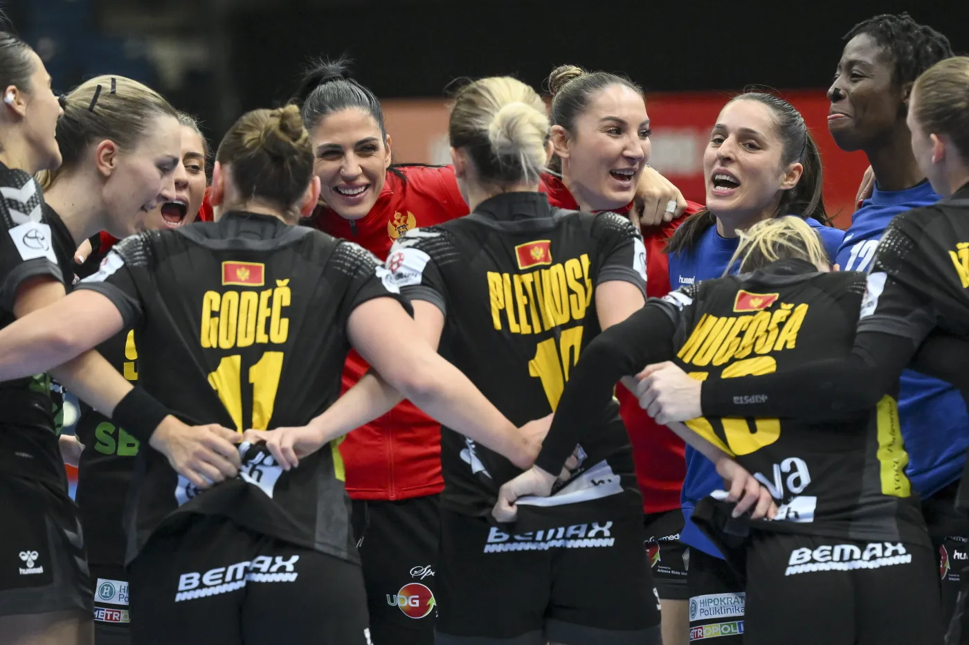 Piłka ręczna to brutalny sport, ale to nie odstrasza od niego pięknych kobiet [FOTO]